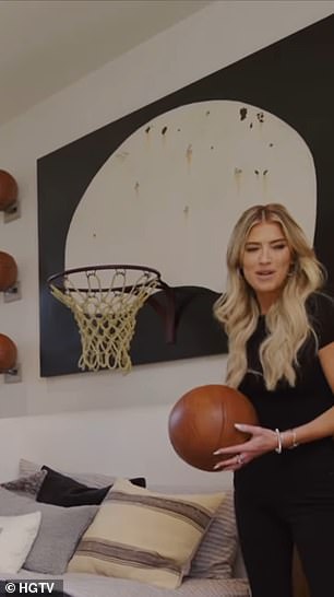 В Нэшвилле он открыл свою комнату в баскетбольной тематике.