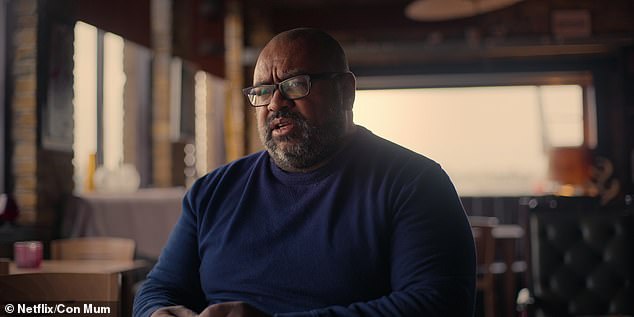 Сложность истории Грэма начинает раскрываться, когда он объясняет, что его смутило то, что несколько других людей назвали Дионн своей матерью