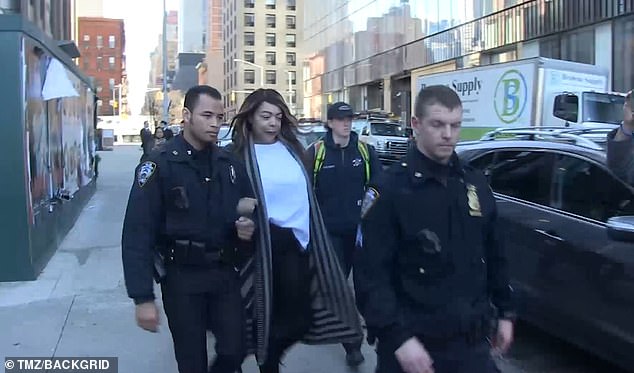 Сотрудник Paradise Boat Tours почувствовал облегчение после того, как в понедельник Венди отправилась в больницу Ленокс Хилл (на фото), чтобы независимый психиатр провел для нее когнитивный тест, который она прошла с 