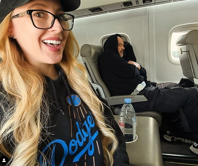 Виктория разместила это изображение в конце октября 2024 года, в тот месяц, когда, по словам полиции, она попросила Амато проконтролировать казнь ее супруга