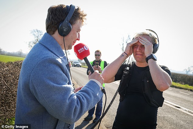 Утром в четверг Мэтт сообщил, что общая сумма пожертвований превысила 510 000 фунтов стерлингов и заставила Джейми расплакаться.