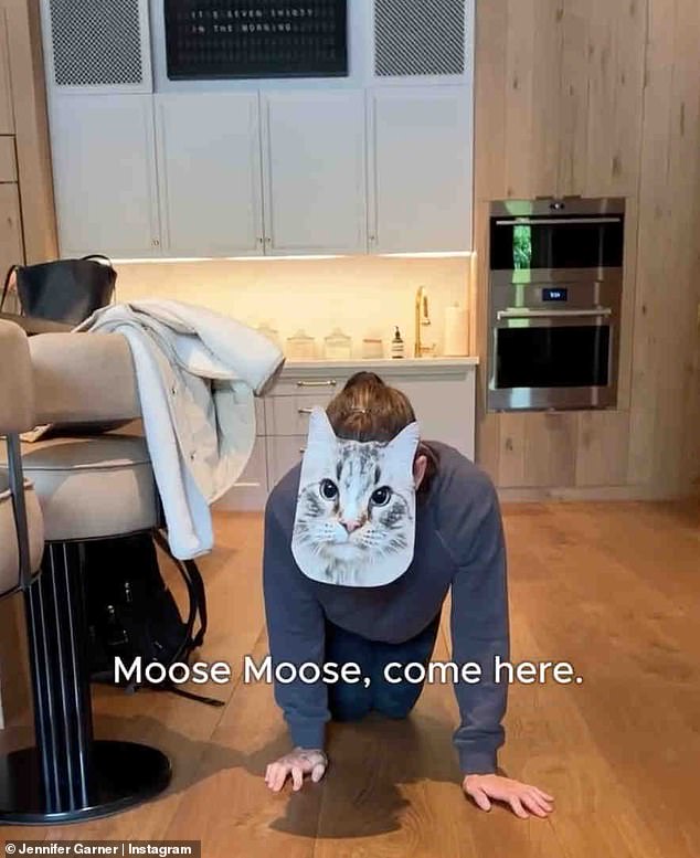 Она подписала пост: 