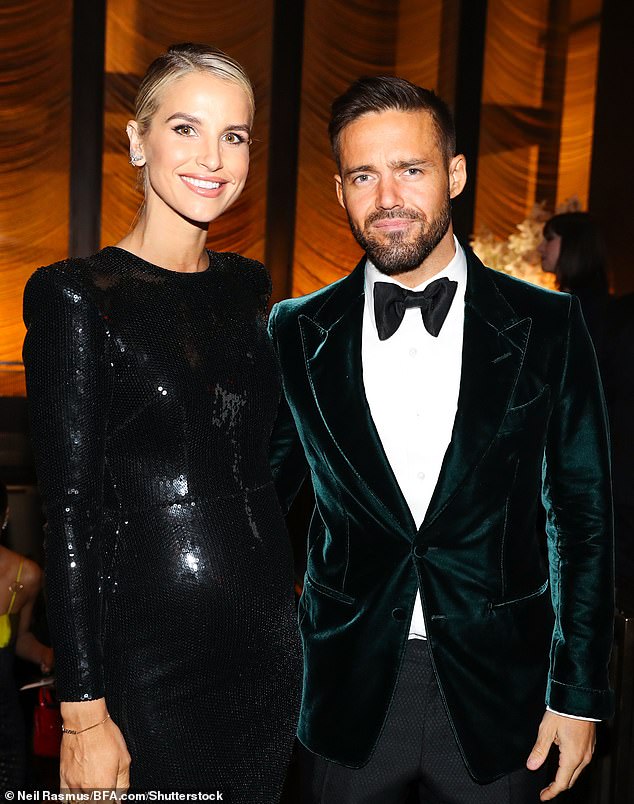 Вог Уильямс стала последней знаменитостью, которая разрыдалась над Меган Маркл, раскритиковав ее «отвратительный» наряд в новом шоу Netflix