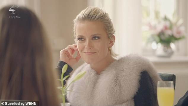 Она прославилась в шоу Made In Chelsea в 2016 году и решила сделать перерыв в съемках шоу E4 после восьми лет - на фото 2018 года.