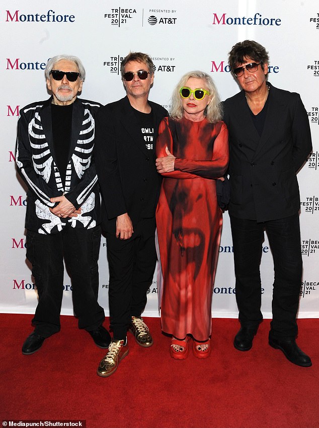 Крис Стайн, Роб Рот, Дебора Харри и Клем на концерте Storytellers: Blondie, кинофестиваль Tribeca в Нью-Йорке - на фото 15 июня 2021 года