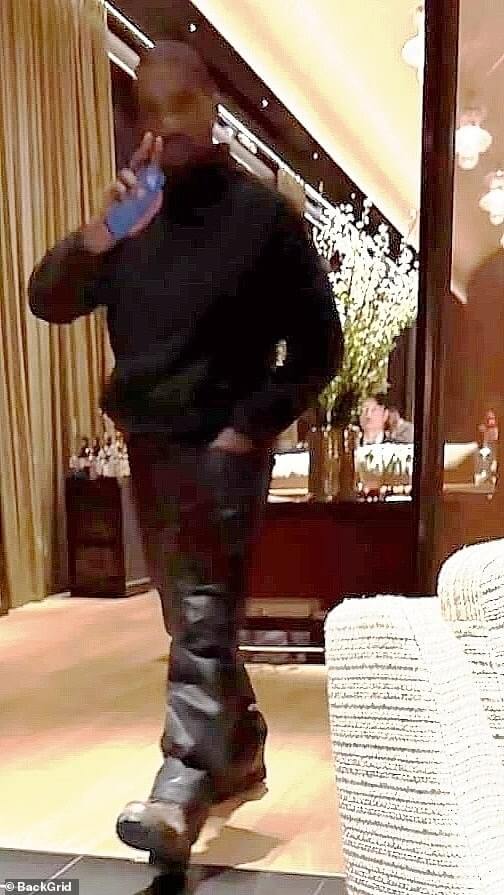 Канье Уэст был замечен впервые после того, как его