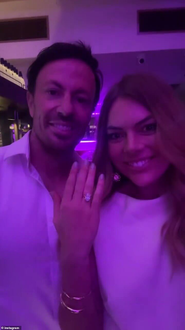 29-летняя невеста из шоу Married at First Sight Жаки Берфут и 43-летний Клинт Райс собираются связать себя узами брака. Оба изображены на фото