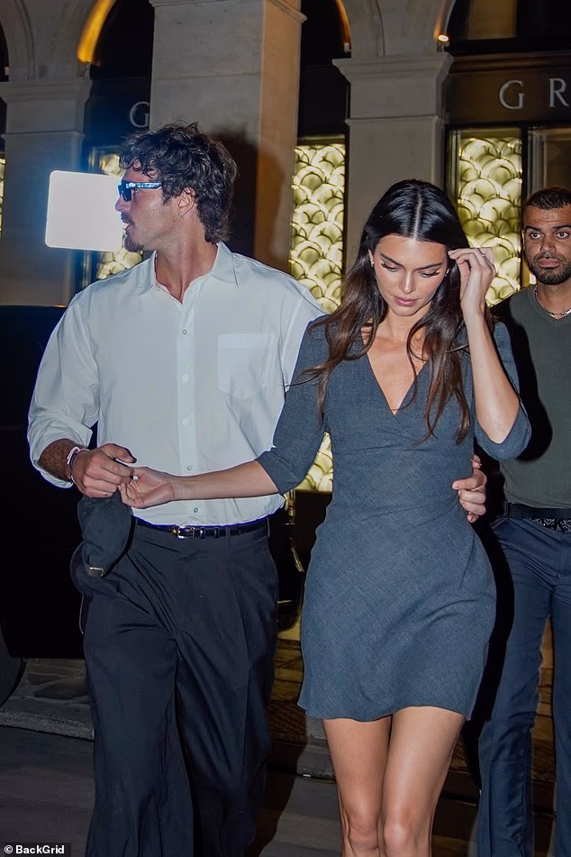 The Kardashians star paired the classic and casual look with a pair of conservative black heels that only modestly added to her 5ft10in stature